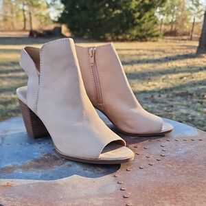 Lucky Brand Shooties Sz 7.5